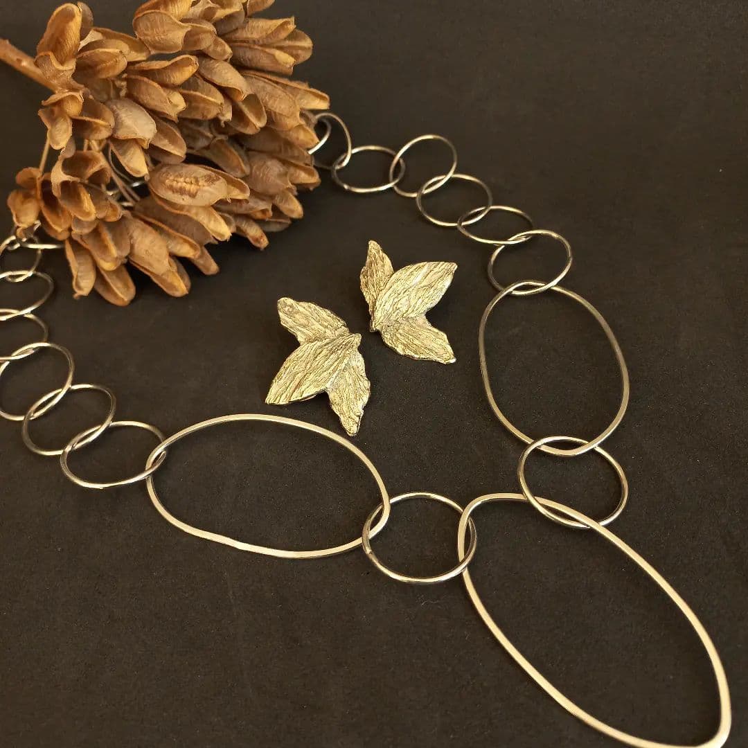 Collares